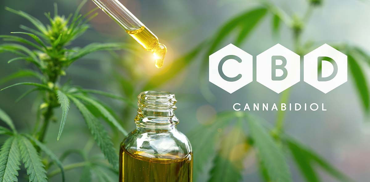 Wissenswerte Fakten über CBD und seine Wirkung CBD Öl Tropfen mit Hanfpflanze im Hintergrund und Cannabidiol Schriftzug